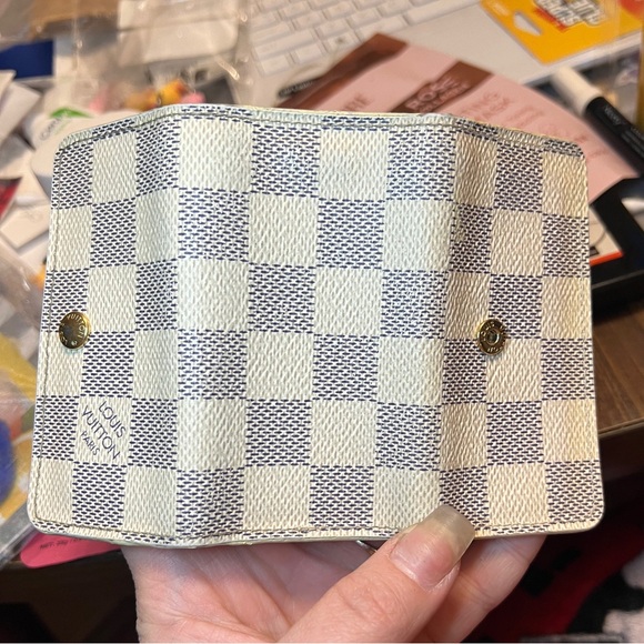 Louis Vuitton Damier Azur 4 Key Holder - Picture 4 of 14